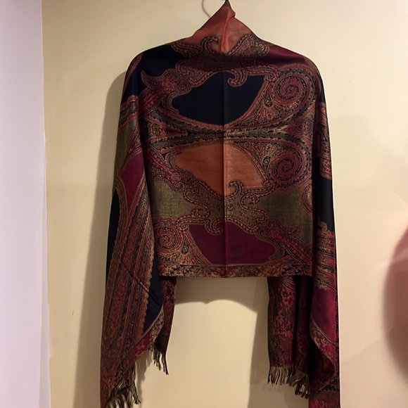 Ladies Scarf/Wrap EUC - Picture 4 of 4